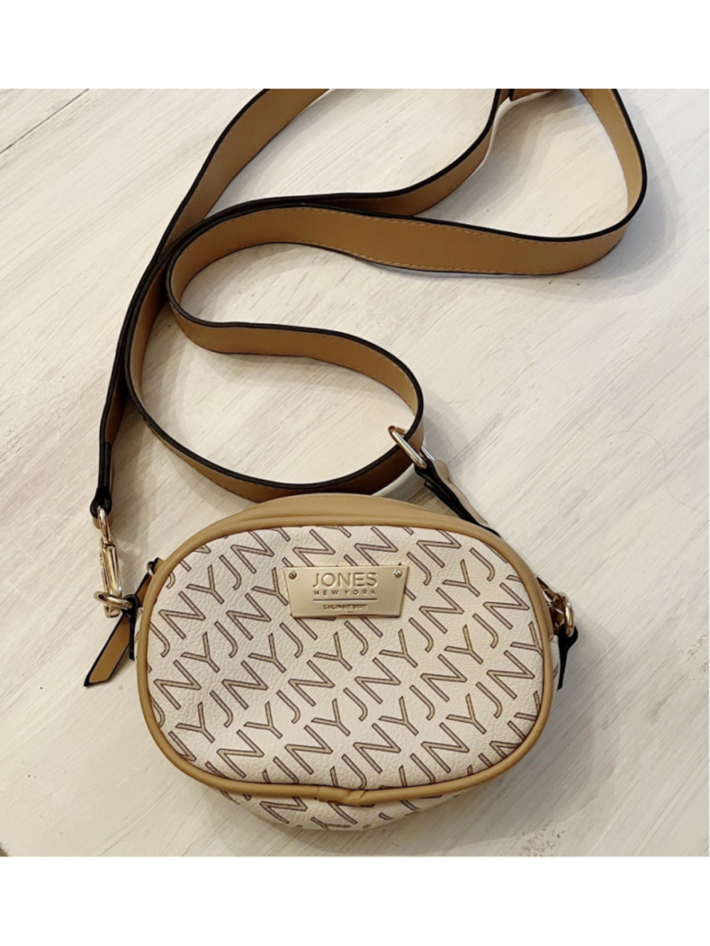 JONES NEW YORK Signature LOGO Oval Crossbody / Waist Belt Bag Bone Tan Adj Strap - Picture 5 of 8